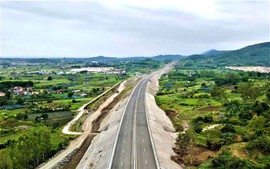 Thông xe 24km cao tốc Chí Thạnh-Vân Phong vào 23h ngày 30/4