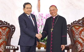 Chủ tịch Quốc hội Trần Thanh Mẫn thăm, chúc mừng Tổng Giáo phận Hà Nội