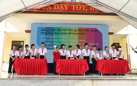 Tuyên truyền phòng tránh bom mìn cho gần 1.000 học sinh, hỗ trợ sinh kế nạn nhân tại Quảng Trị