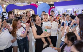 'Ngày hội thôi nôi' quy tụ hàng trăm gia đình, xác lập kỷ lục Việt Nam