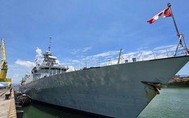Tàu Hải quân Canada cập cảng Tiên Sa, thăm hữu nghị TP. Đà Nẵng