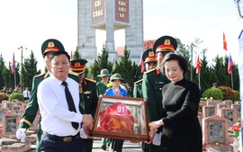 Đón 80 hài cốt liệt sĩ quân tình nguyện, chuyên gia Việt Nam hy sinh trên đất Lào trở về đất mẹ