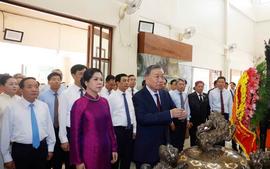 Tổng Bí thư, Chủ tịch nước và Phu nhân thăm Khu di tích Chủ tịch Hồ Chí Minh ở Udon Thani
