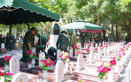 Lấy mẫu phẩm các phần mộ chưa xác định thông tin tại Nghĩa trang Liệt sĩ Quốc gia Trường Sơn