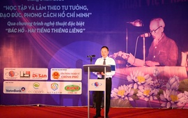 Đổi mới sinh hoạt chính trị qua chương trình nghệ thuật đặc biệt 'Bác Hồ - Hai tiếng thiêng liêng'