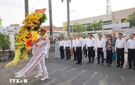 Chủ tịch Quốc hội Trần Thanh Mẫn dâng hương tại Di tích lịch sử văn hóa quốc gia Dinh quận Hóc Môn