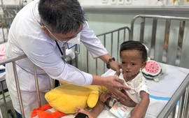 Bộ Y tế vào cuộc vụ bé trai 2 tuổi bị bạo hành tại TPHCM
