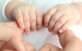 Chính phủ thông qua 3 chính sách của Luật Nuôi con nuôi (sửa đổi)