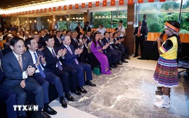 Tổng Bí thư, Chủ tịch nước Tô Lâm gặp gỡ cán bộ các cơ quan đại diện và cộng đồng người Việt Nam tại Sri Lanka
