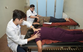 Tổ chức khám bệnh miễn phí cho người có công ở xã Yên Bài, Hà Nội