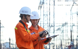 Vượt nắng nóng lịch sử, EVNNPT giữ vững huyết mạch truyền tải điện miền Bắc