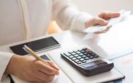 Giảm giá trị nghiệm thu công trình, lập hóa đơn điều chỉnh hay thay thế?