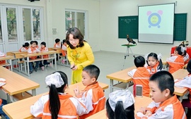 Kế toán chuyển làm giáo viên có được bảo lưu hệ số lương?