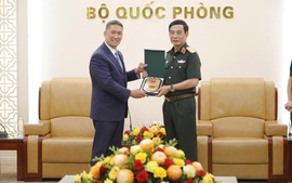 Đại tướng Phan Văn Giang tiếp Quyền Bộ trưởng Bộ Hải quân Hoa Kỳ