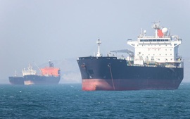 Triển khai chiến dịch sơ tán thủy thủ quy mô lớn ở eo biển Hormuz