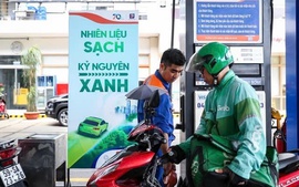 Giá xăng giảm mạnh