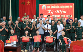 Thủ tướng Lê Minh Hưng thăm, tặng quà các thương binh, bệnh binh tại Ninh Bình