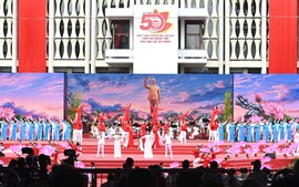 19H TRỰC TIẾP: Cầu truyền hình "Rạng rỡ tên Người": Khắc họa hành trình 50 năm TPHCM phát triển và vươn mình