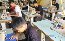 Có được hưởng đồng thời hai chính sách miễn học phí?
