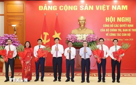 Hội nghị công bố các quyết định của Bộ Chính trị, Ban Bí thư về công tác cán bộ