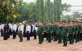 Đại tướng Nguyễn Trọng Nghĩa chủ trì lễ dâng hoa, dâng hương tại Tượng đài Chiến thắng Chốt chặn Tàu Ô