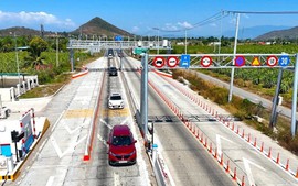Bộ Xây dựng trả lời về chênh lệch phí đi cao tốc và quốc lộ