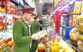 Đấu tranh chống buôn lậu, hàng giả và xâm phạm sở hữu trí tuệ
