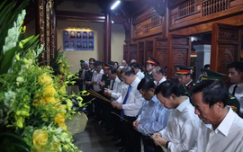 Tri ân các liệt sĩ Đại đội Pháo binh 45 tại 'toạ độ lửa' Bãi Dừa (Hà Tĩnh)