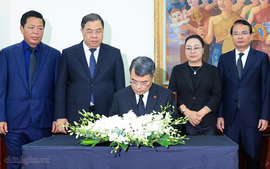 Lãnh đạo Đảng, Nhà nước viếng đồng chí Saysomphone Phomvihane, Ủy viên Bộ Chính trị, Chủ tịch Quốc hội Lào