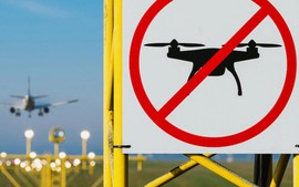 Sân bay Tân Sơn Nhất tạm dừng hàng loạt chuyến bay do xuất hiện drone