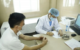 Bác sĩ hợp đồng không thuộc diện chuyển xếp lương theo Nghị quyết 261