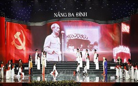 Chủ tịch Quốc hội Trần Thanh Mẫn dự Chương trình nghệ thuật chính luận ‘Nắng Ba Đình’