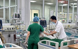 Cảnh báo từ ca bệnh 28 tuổi: Nguy kịch do mua thuốc nam trên mạng uống kéo dài