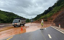 Khẩn trương ứng phó hoàn lưu bão, khắc phục các tuyến giao thông bị chia cắt