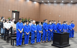 Tuyên phạt cựu Thứ trưởng Nguyễn Bá Hoan 12 năm tù về tội “ Nhận hối lộ”