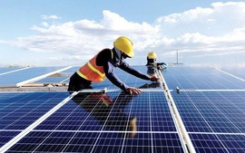 Vì sao phải thông báo trước 10 ngày khi lắp điện mặt trời mái nhà?