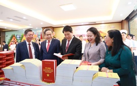 Ra mắt cuốn sách 'Sức mạnh của dân tộc Việt Nam trong sự nghiệp xây dựng và bảo vệ Tổ quốc' của Đại tướng Lương Cường