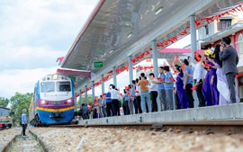 Đoàn tàu du lịch nối hai miền di sản thế giới