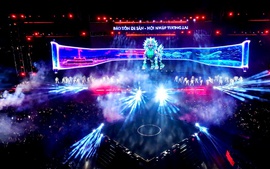 'Bùng nổ' cảm xúc trong đêm khai mạc Huế Wonderverse Music Fest 2026