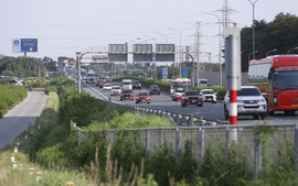 Xe về Hà Nội tăng cao: CSGT tổ chức đi ngược chiều gần 50 km cao tốc Cao Bồ - Pháp Vân