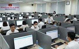 Công chức chuyển làm giáo viên có phải thi tuyển?