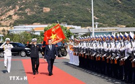 Chủ tịch Quốc hội Trần Thanh Mẫn thăm, làm việc với Quân chủng Hải quân