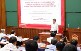 Thường trực Ban Bí thư Trần Cẩm Tú trao đổi chuyên đề về xây dựng Đảng với các Ủy viên Trung ương Đảng khóa XIV