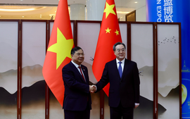 Phó Thủ tướng Thường trực Chính phủ Phạm Gia Túc hội đàm với Phó Thủ tướng Thường trực Quốc vụ viện Trung Quốc Đinh Tiết Tường