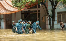 Nước lũ đang rút dần trên các sông