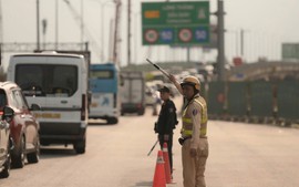Cảnh sát giao thông sẵn sàng phân luồng khi lượng xe về TPHCM tăng cao