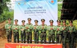 Công an Cửa khẩu Nội Bài chung tay xóa nhà tạm tại Sơn La