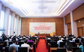 Đại biểu Quốc hội hoạt động chuyên trách thảo luận về nhóm dự án luật thuộc lĩnh vực hành chính, tư pháp