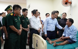 32 ngư dân tàu QNa 90859 TS gặp nạn trên biển trở về địa phương