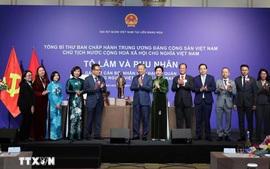 Tổng Bí thư, Chủ tịch nước Tô Lâm gặp gỡ cán bộ, nhân viên Đại sứ quán và cộng đồng người Việt Nam tại Liên bang Nga
